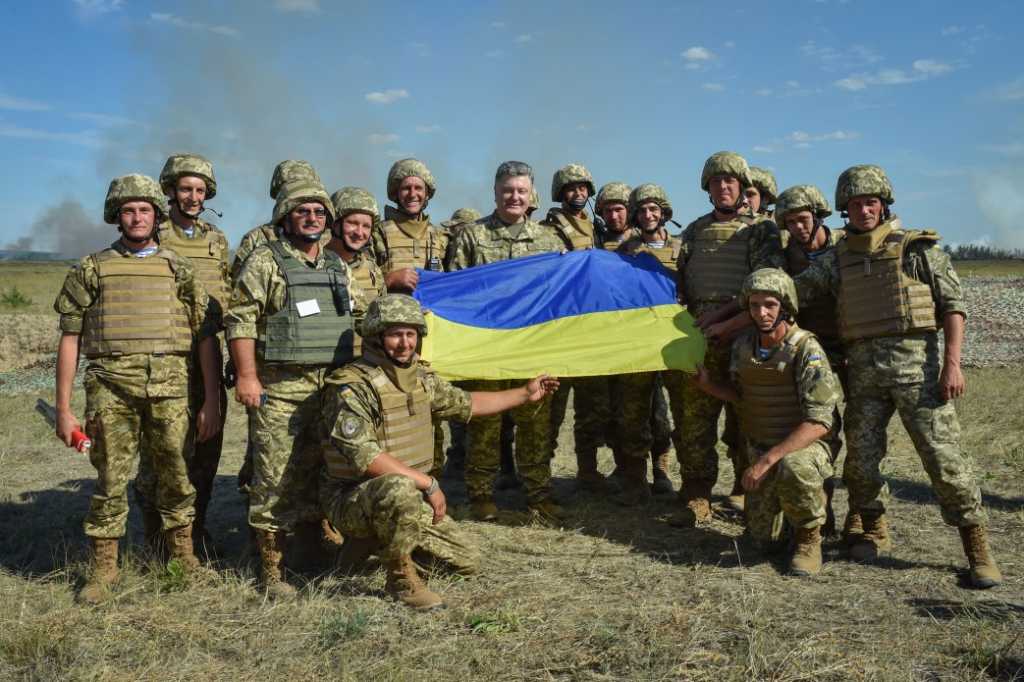 «Слава Украине — Героям Слава…»: Для украинских военнослужащих внедрят новое приветствие