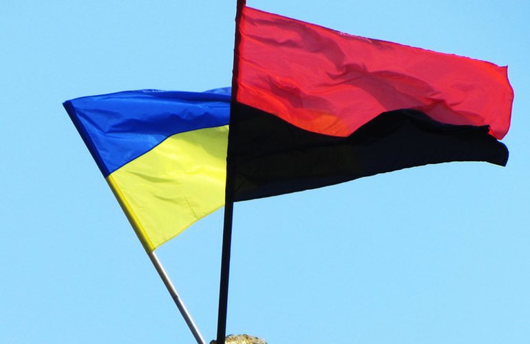 «Признать красно-черный флаг и вывешивать его рядом с государственным»: Во Львове активисты анонсировали митинг