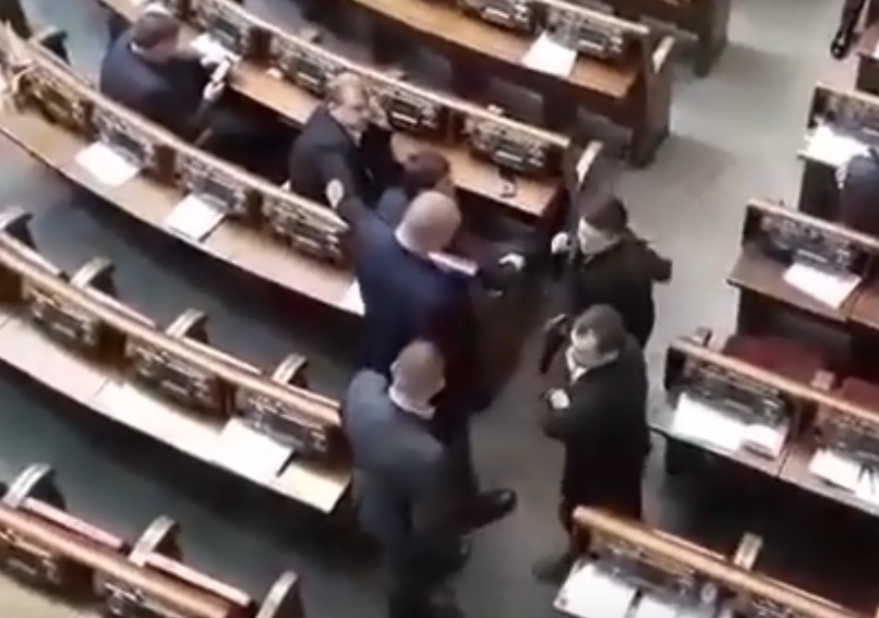 «Депутаты ходили под стеной перепуганные»: Парасюк открыто рассказал, что произошло с Савченко в Верховной Раде