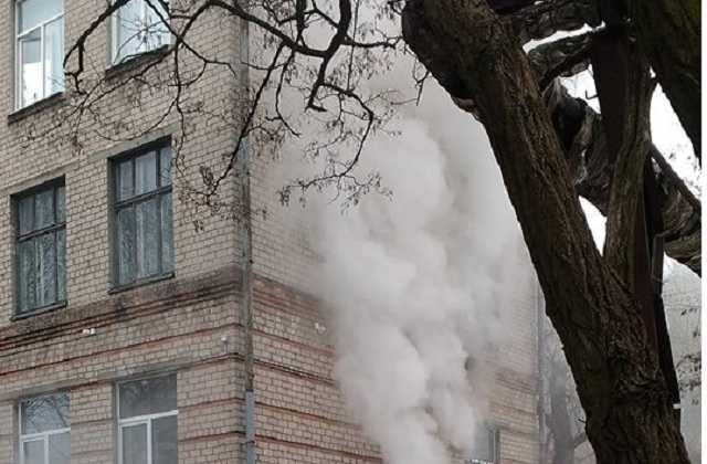 Закрыли, как в Кемерово: В Днепре загорелась школа. Причина неизвестна