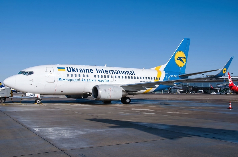 10 часов просидели без воды и пищи: Более сотни украинцев не выпускали из самолета