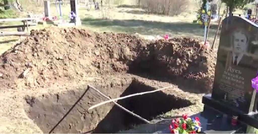 Одна свежая могила на два гроба: Смерть двух малолетних детей поразила все село на Черниговщине