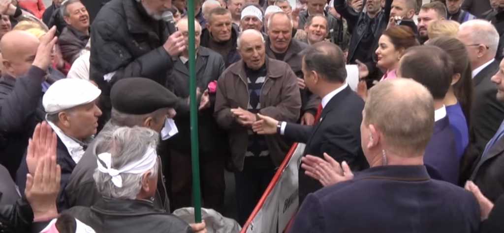 «Ляшко — в Президенты!»: Как встречали митингующие под парламентом лидера Радикальной партии