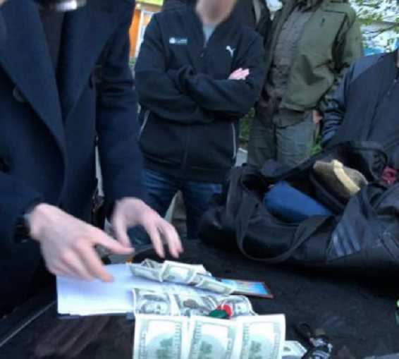В Киеве арестовали судью, который вымогал взятку в размере 8 тысяч долларов