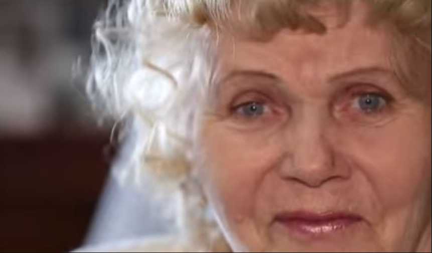 «Я хотела своими словами, а он:» скажите так «…»: Пенсионерка из агитационного ролика Порошенко сделала эмоциональное заявление