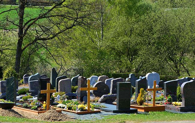 Почему детям и беременным женщинам не стоит ходить на кладбище. Все что нужно знать