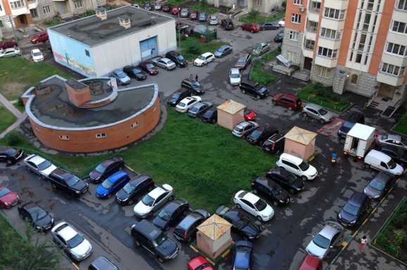 «Запретить парковку автомобилей в …»: В Украине предлагают ввести новые правила парковки