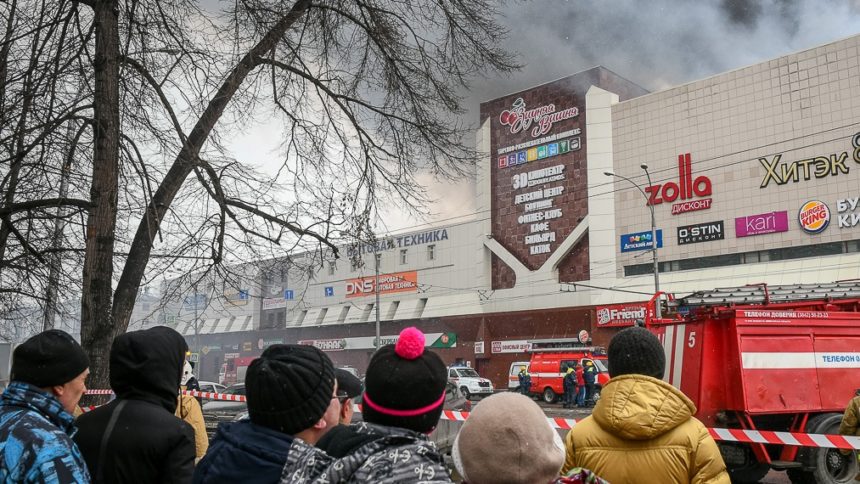 «Они сгорели, а ты спаслась»: Девочку, которая выжила в пожаре в Кемерово, затравили одноклассники