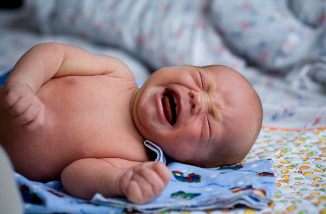 «Закрыла рот и не отпускала, пока …»: Мать задушила пеленкой собственного ребенка сразу после рождения