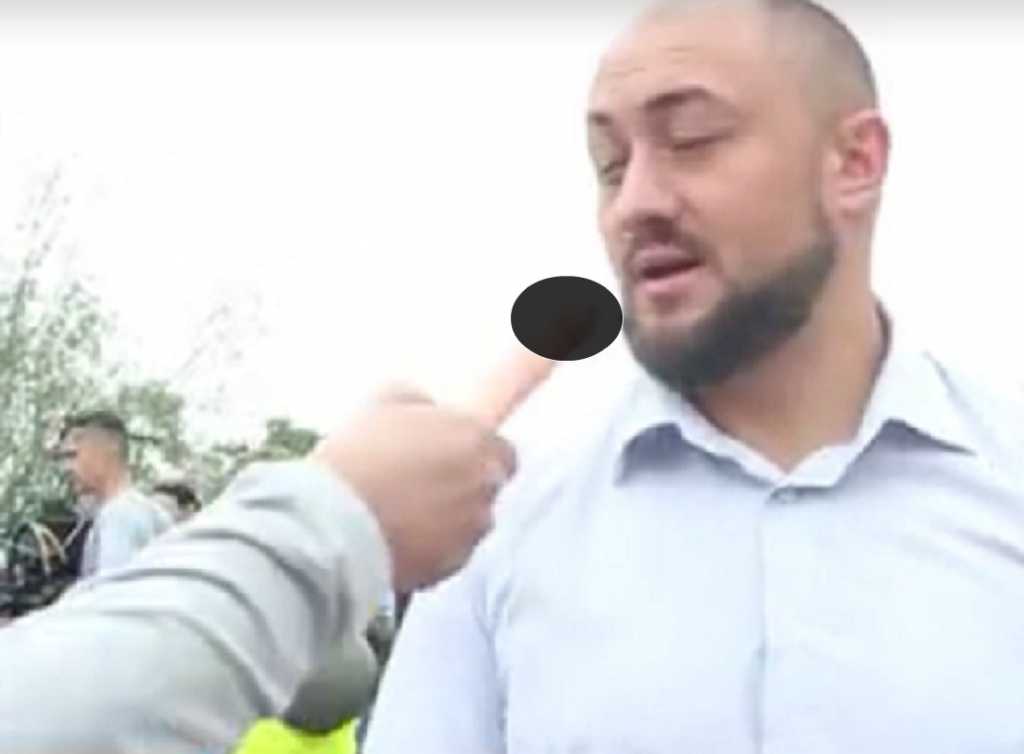 «Ты ох*ел что ли?»: Соратнику Медведчука вместо микрофона подсунули резиновый ф*лос (Видео 18+)