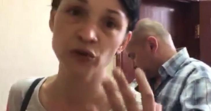 Оба работают в Минобороны: Родители оправдывают дочь, которая жестоко избила «киборга» в Киеве