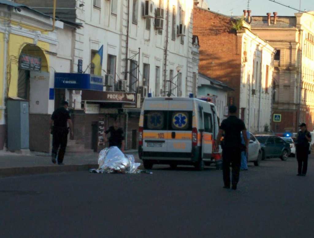 «Тело почти 2 часа просто лежало на улице»: Во Львове нашли мертвым польского туриста