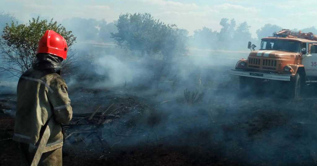 «Запрещается посещать лес и курить рядом с …»: На выходные в Украине объявлена чрезвычайная пожарная опасность