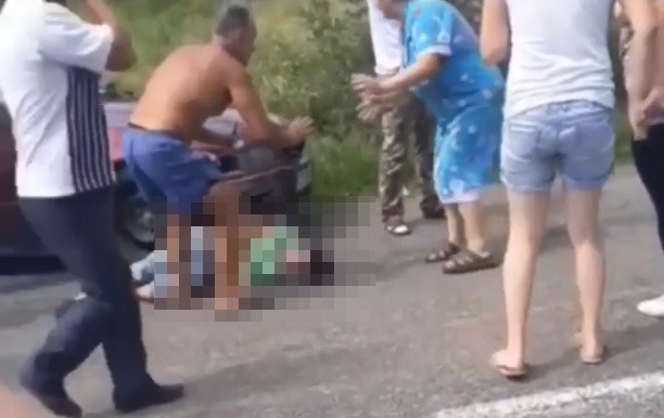 Водитель «BMW» насмерть сбил мальчика: Свидетели кровавого ДТП чуть не совершили самосуд (видео 18+)