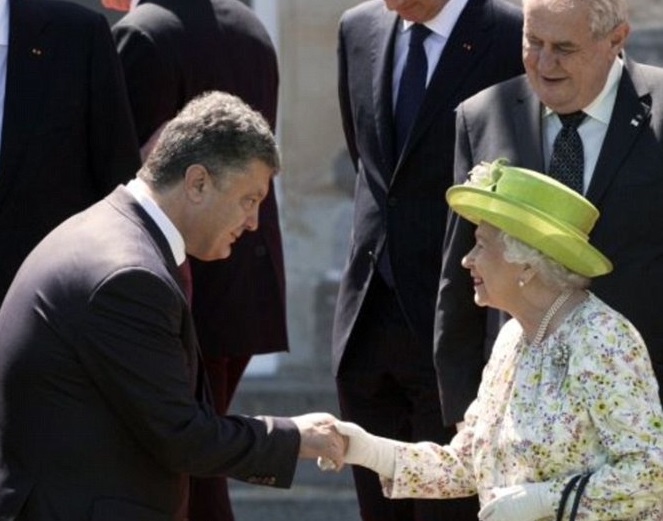 «От имени народа Украины и от себя …»: Порошенко поздравил королеву Елизавету II с Днем Рождения