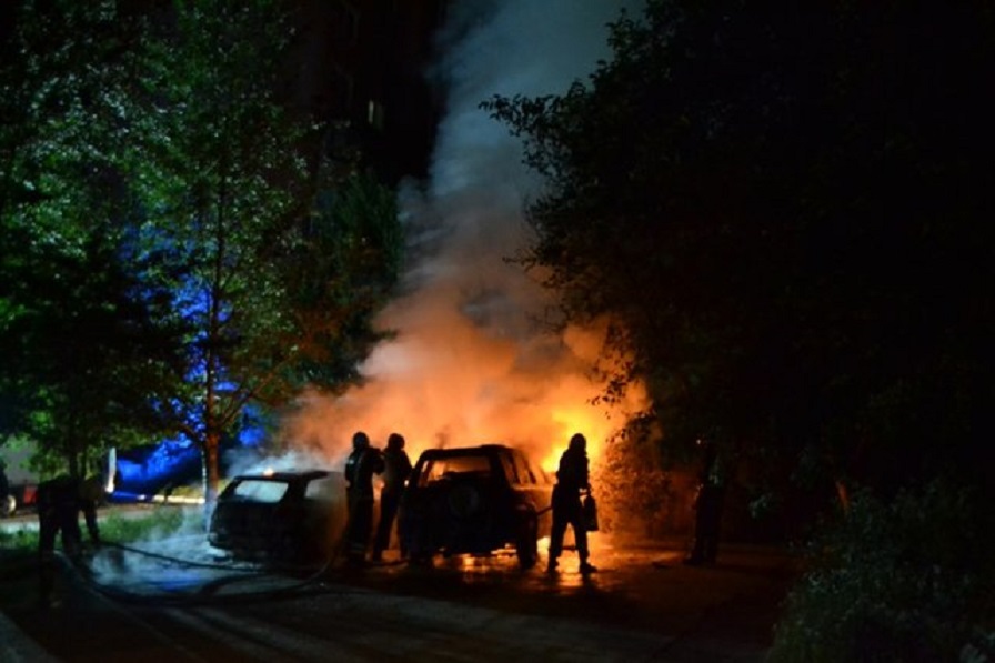 «Огонь полностью уничтожил…»: В Ровно сожгли автомобиль известного волонтера