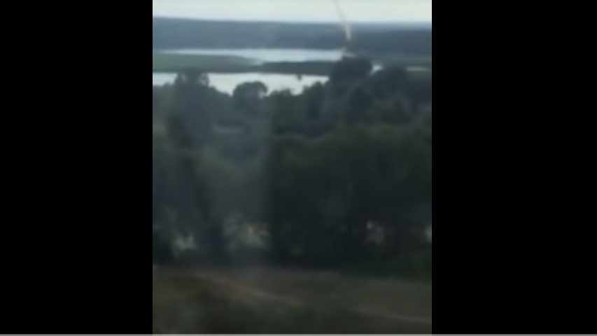 «Люди напуганы»: Киевлянин снял на видео смерч, который пронесся над столицей (Видео)