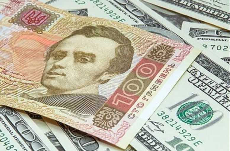 Банкиры приготовили сюрприз для украинцев: чего ждать от курса доллара летом