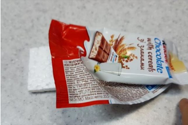 «Порадовали ребенка …»: Украинку ошеломила находка в шоколадке известного бренда
