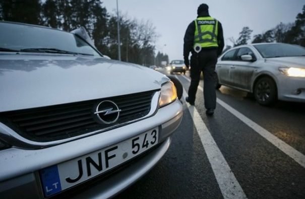 «Закон лишает смысла любой ввоз автомобилей»: Юристы объяснили, что на самом деле ждет водителей «евроблях»