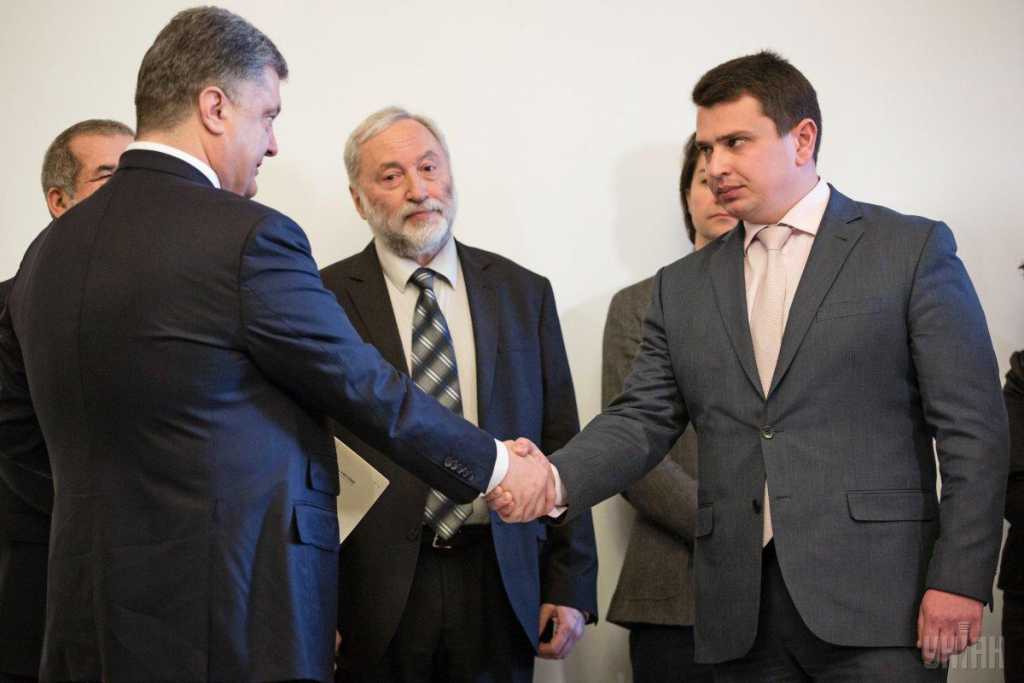 Одиозный нардеп призвал Холодницкого открыть уголовные дела против Порошенко и Сытника