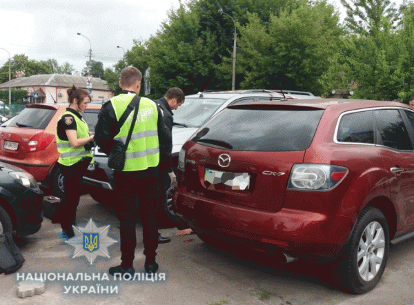 «Тело обнаружили на парковке между двумя автомобилями»: В Киеве киллер застрелил бизнесмена, появились фото и видео