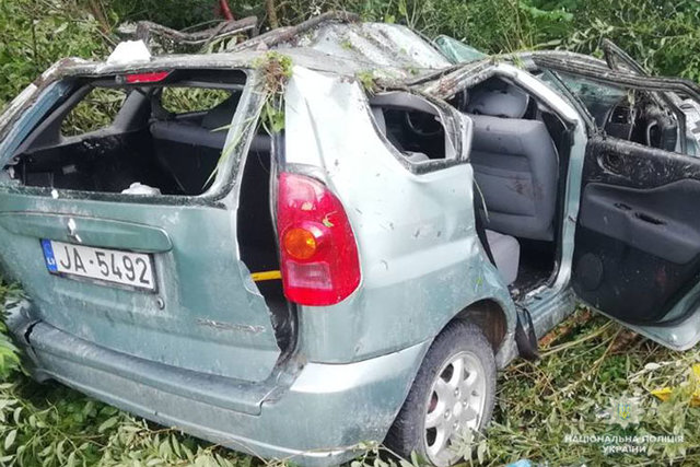 На полном ходу автомобиль вылетел с моста в кювет: Во Львовской области в ДТП пострадали четверо иностранцев
