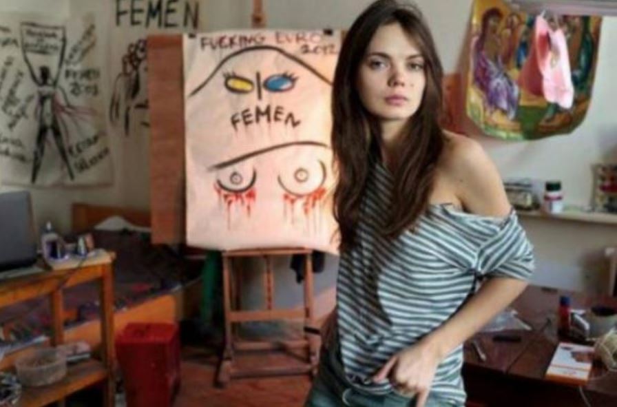 «Она повесилась в шкафу после ссоры со своим парнем»: Подруга рассказала детали самоубийства основательницы Femen