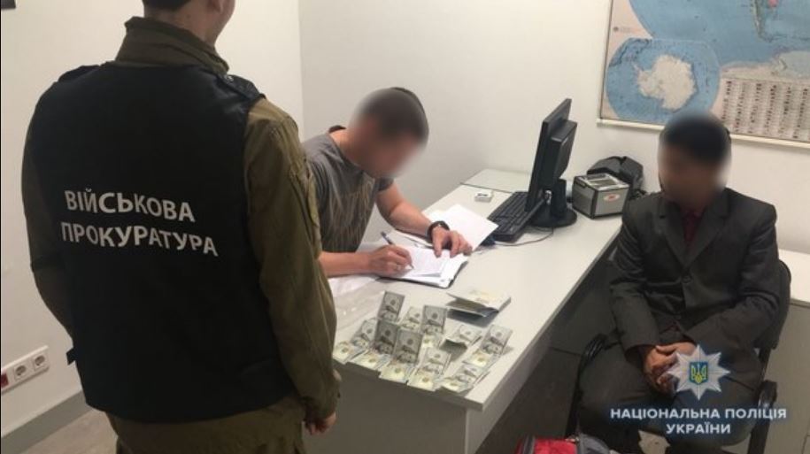 «Поймали на горячем»: В аэропорту «Борисполь» задержали иностранца-взяточника