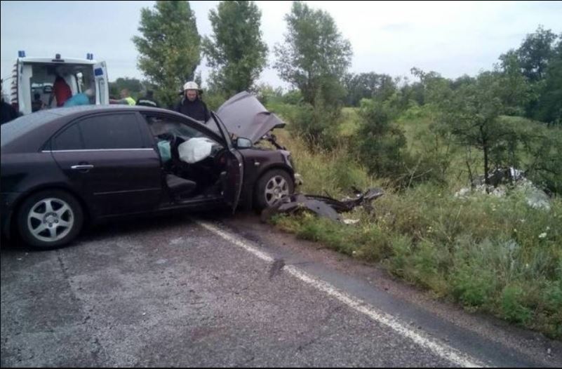 В результате столкновения двух автомобилей на Днепропетровщине погиб один человек, пять пострадали