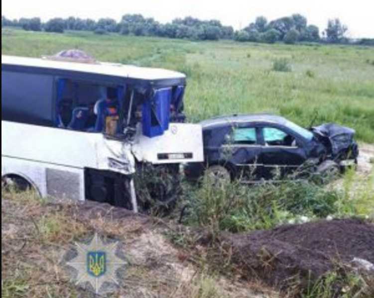 «Авто слетело с дороги и влетело в автобус»: В жутком ДТП погиб известный чиновник