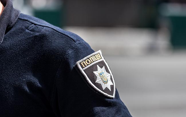 «Все они были пьяные»: Полицейский в кафе с ножом напал на двух человек