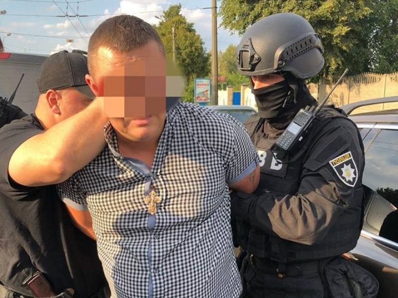 «Требовал взятки за непривлечение к ответственности»: В Луцке на горячем поймали начальника внутренней безопасности полиции