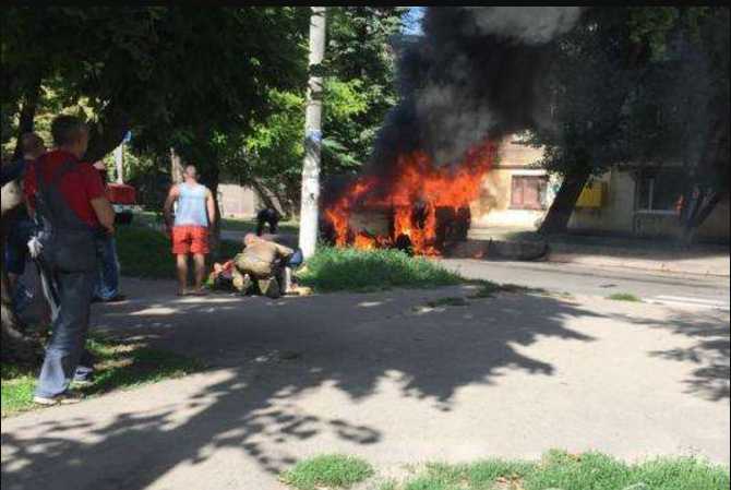 В Днепропетровской области взорвался микроавтобус с депутатом, подробности и фото