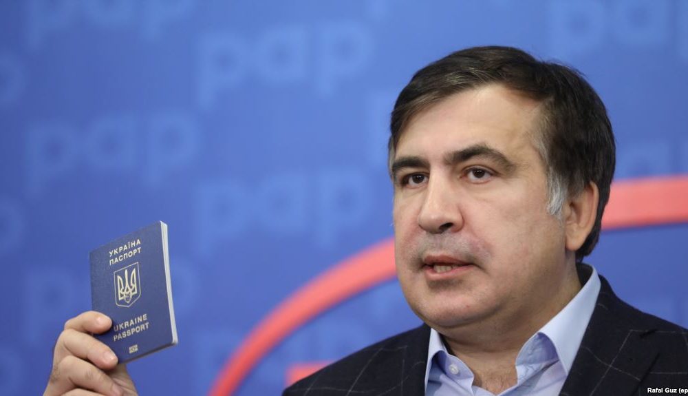 Ему приносят в чемоданах деньги! Саакашвили сделал новое скандальное заявление