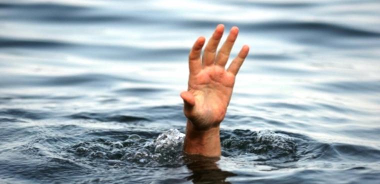 Тело достали за 5 часов: На Львовщине в пруду утонул ребенок