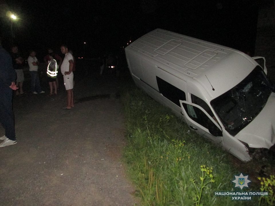 На Закарпатье пьяный водитель устроил ДТП и скрылся. Пострадали дети