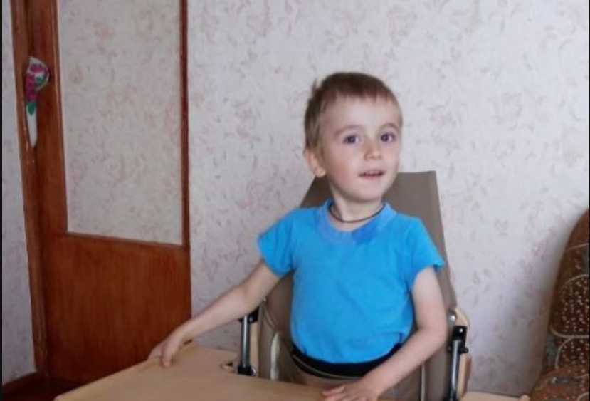 Ребенку нужно пройти реабилитацию: Семья Максима просит помощи