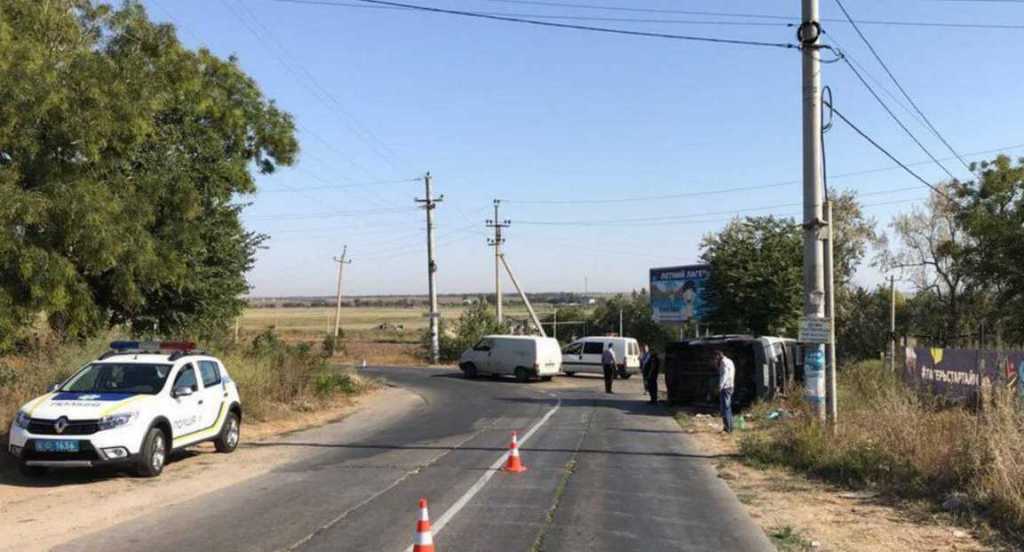 В Одесской области автобус с отдыхающими протаранил грузовик, среди пострадавших трое детей