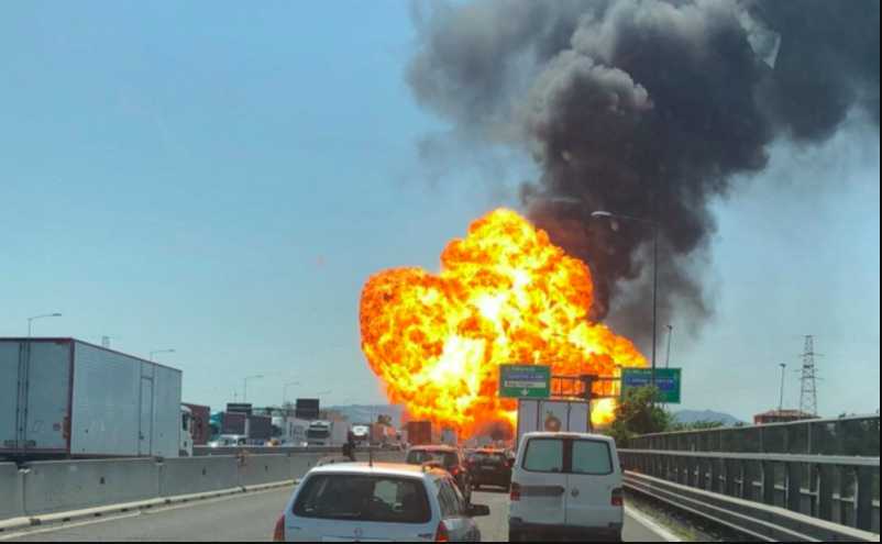 «Горят десятки авто и стонут обгоревшие люди»: В известном аэропорту прогремел мощный взрыв