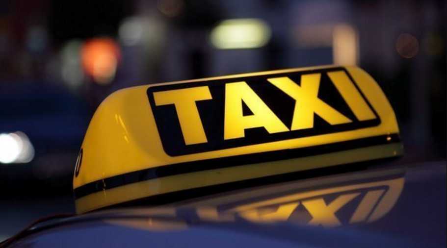 Экстремальная поездка: водитель такси принял роды у пассажирки