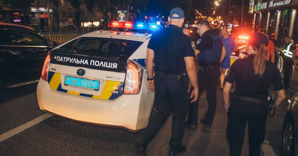 Сбил мужчину и даже не затормозил: В Киеве водитель Lexus на большой скорости наехал на прохожего и скрылся в неизвестном направлении
