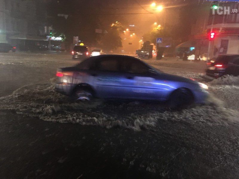 «Армагеддон в столице»: Киев снова накрыл мощный ливень, видео бедствия