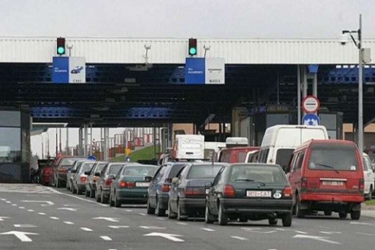 Сотни машин и километровые очереди: во Львовской области бастуют пограничники