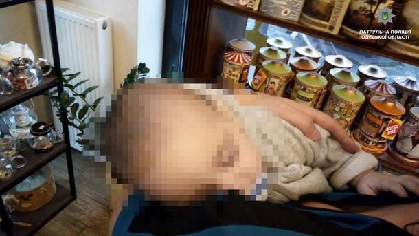У центрі Одеси п’яні батьки кинули п’ятимісячну дитину напризволяще