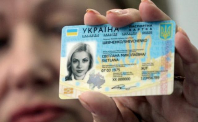 Требуют дополнительные документы: В украинцев возникли проблемы с биометрическими паспортами, нужно знать каждому
