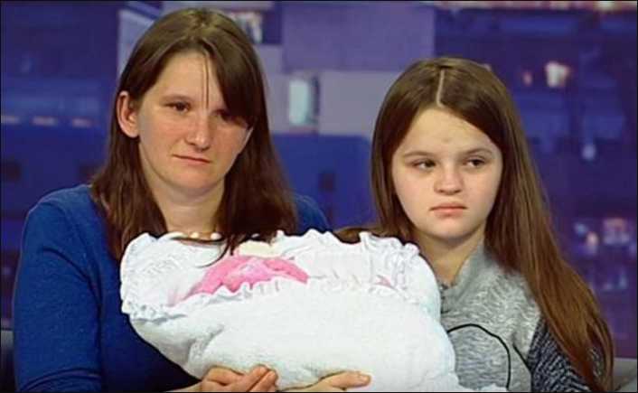 Обещанного жилья не дали, пришлось поехать на заработки: как живет самая молодая мама Украины