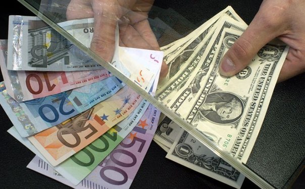 Доллар нанес сокрушительный удар по гривне: НБУ определился с курсом валют на 4 сентября