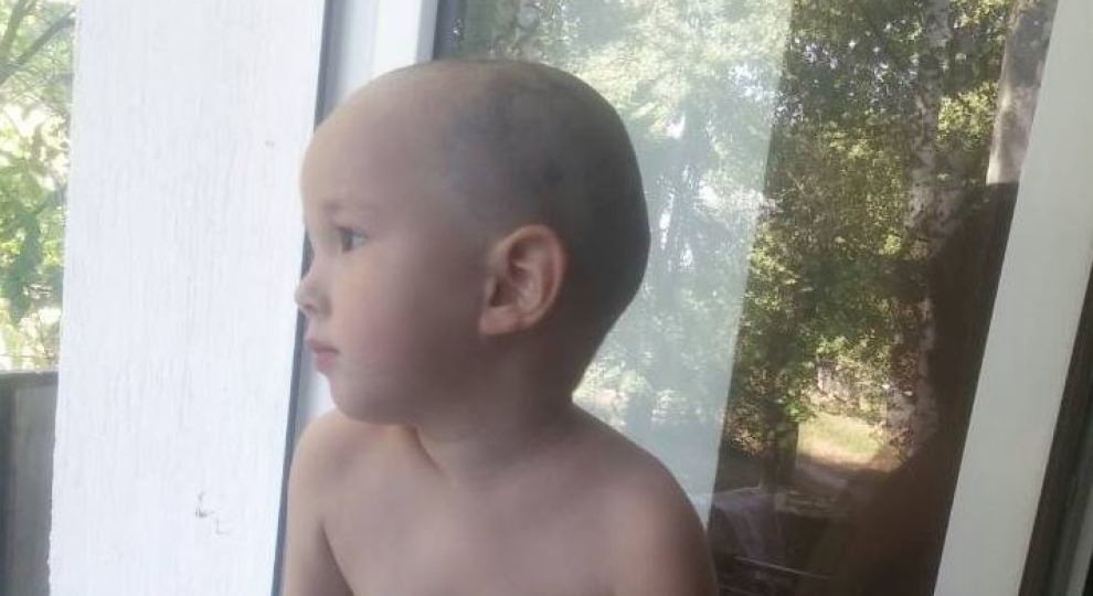 Побочные действия химиотерапии поражали важнейшие органы: маленьком Адаму нужна ваша помощь
