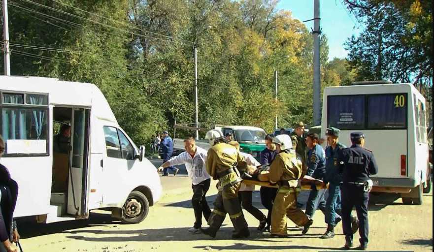 18 бездыханных тел: нападавший застрелился после теракта в Керчи